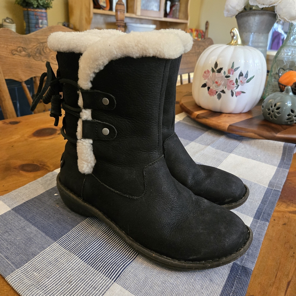 Cozy UGG Black Winter Boots with Shearling Lining